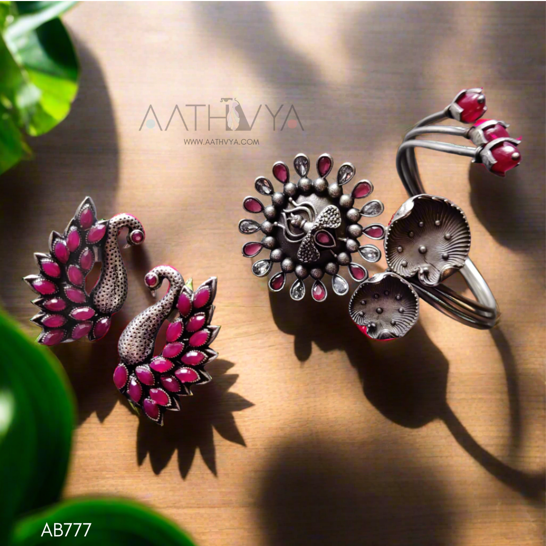 STATEMENT HAND CUFFS & EARRINGS - AB777