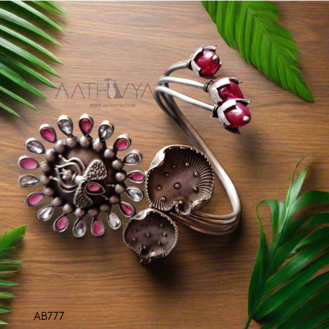 STATEMENT HAND CUFFS & EARRINGS - AB777