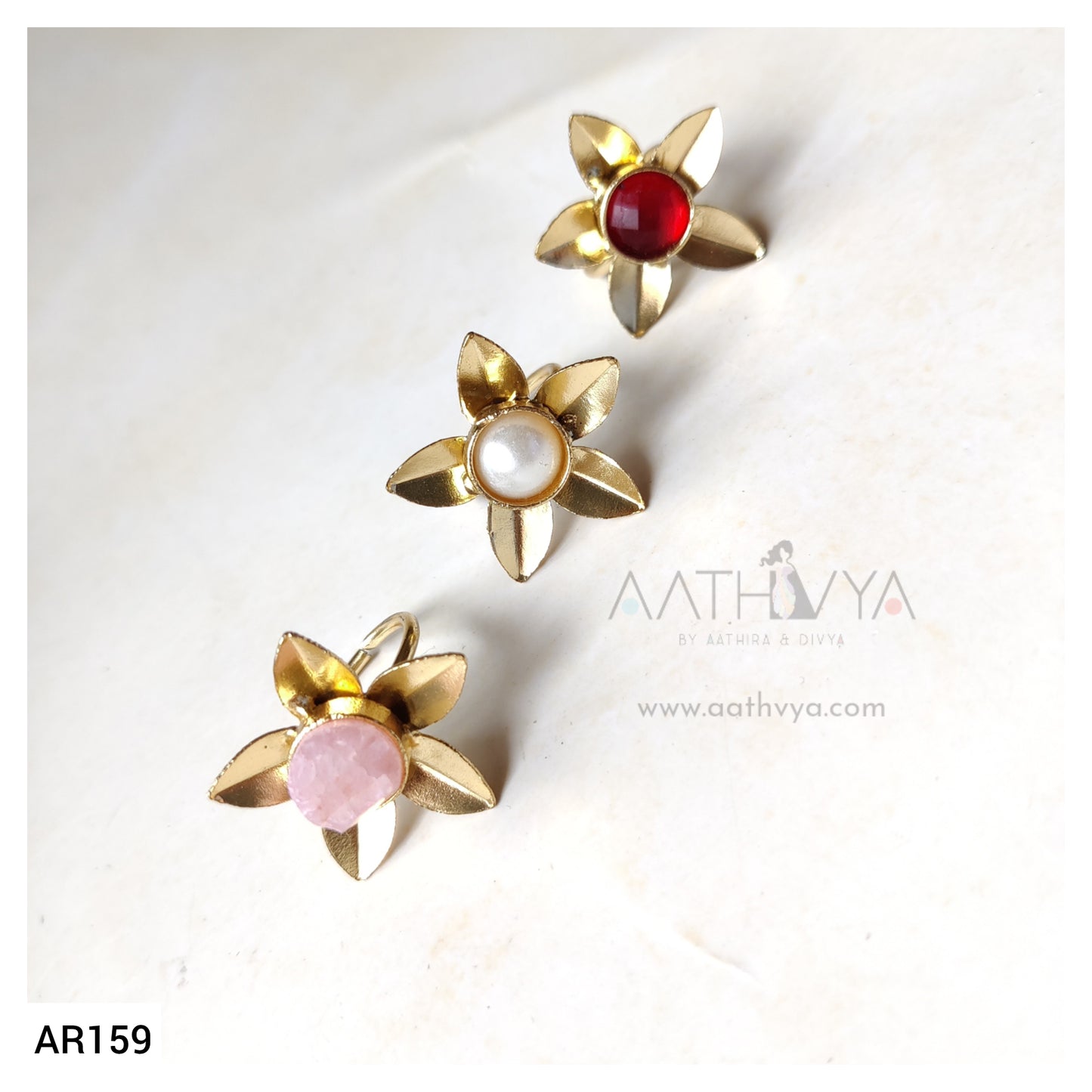 STONE CENTRIC FLOWER RING - AR159