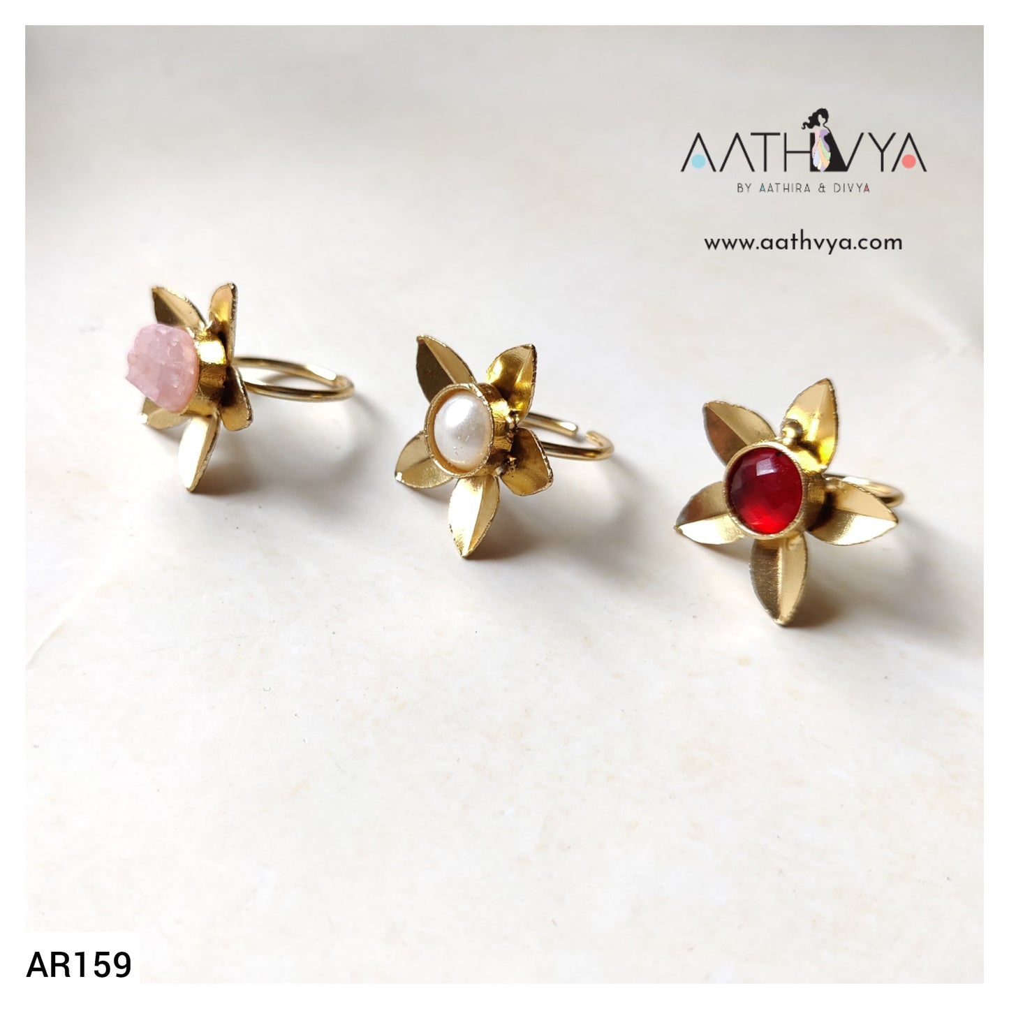 STONE CENTRIC FLOWER RING - AR159