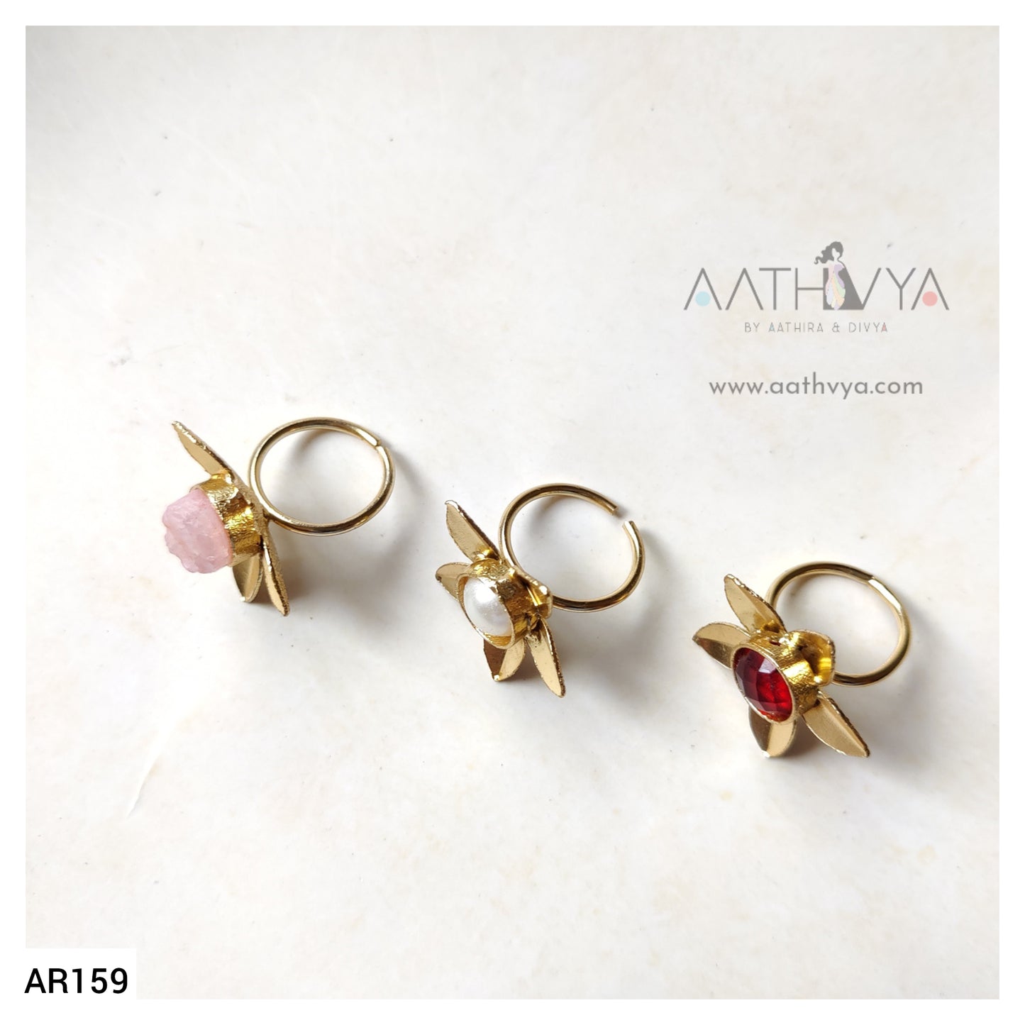 STONE CENTRIC FLOWER RING - AR159