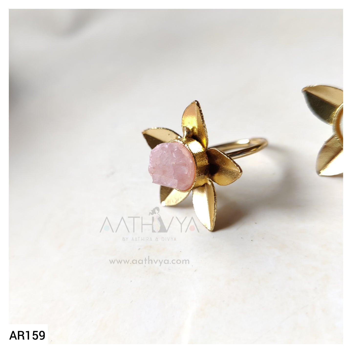 STONE CENTRIC FLOWER RING - AR159