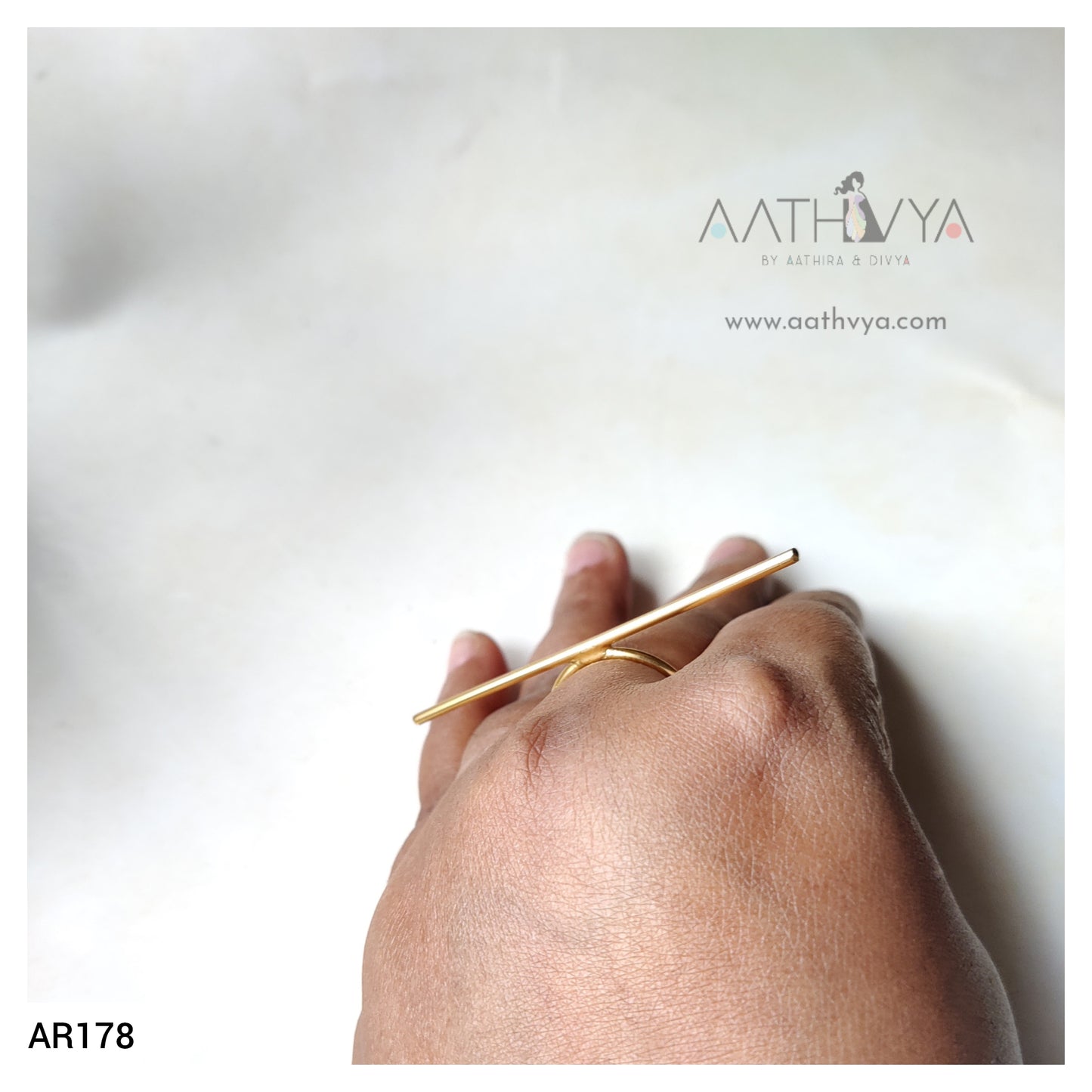 MINIMALISTIC HORIZONTAL LINED RING - AR178