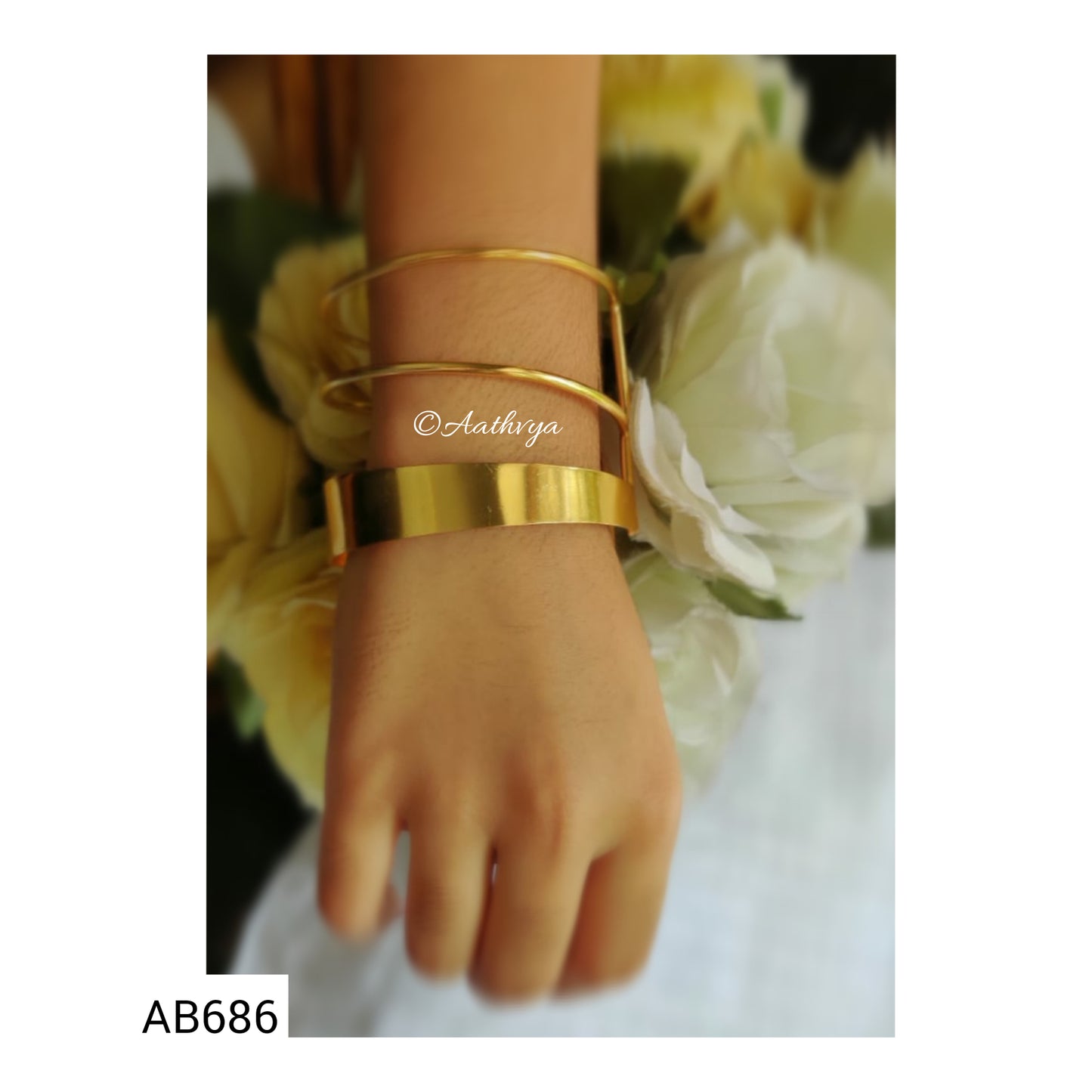 CONTEMPORARY BRASS HANDCUFFS - AB686