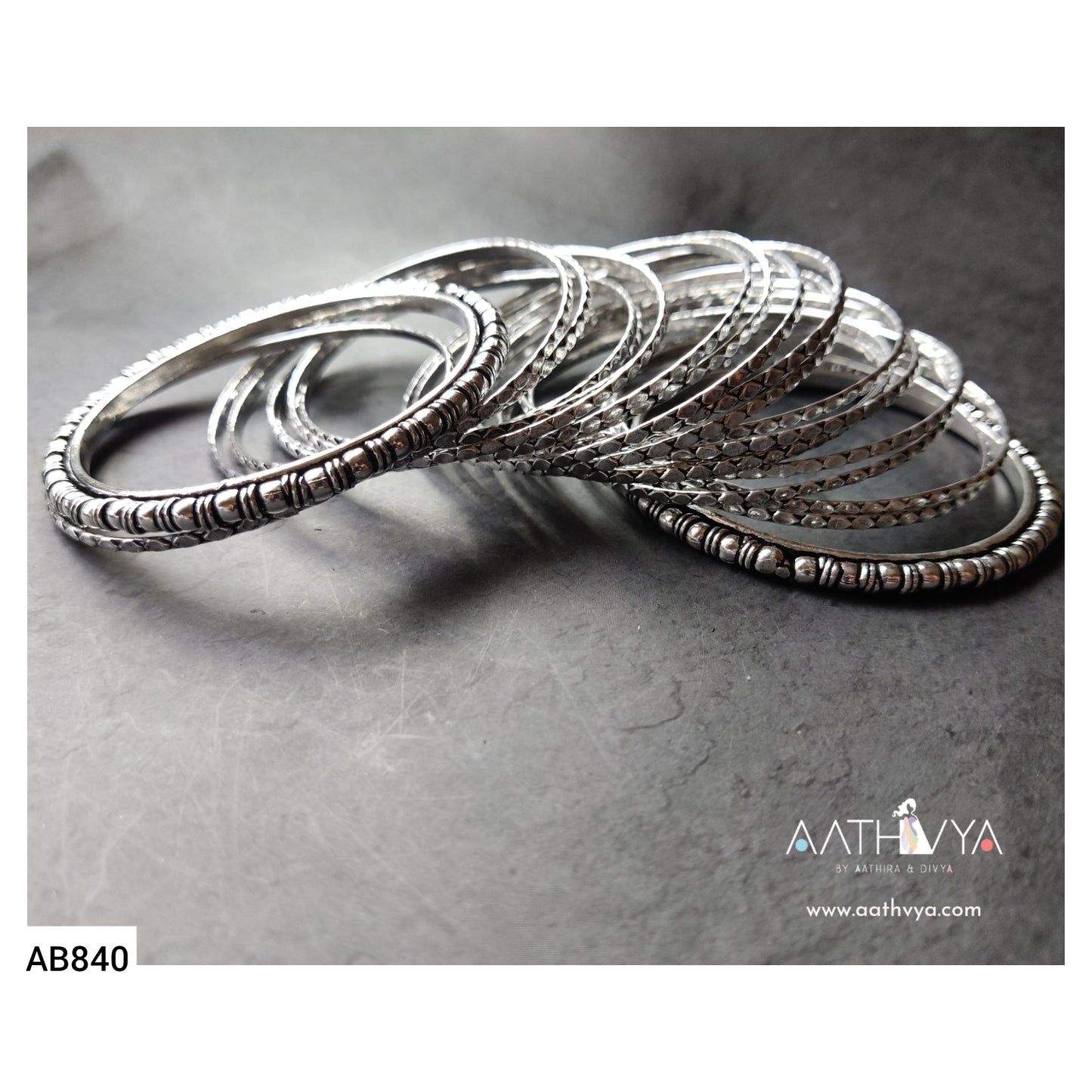 SET 0F 20 BANGLES - AB840