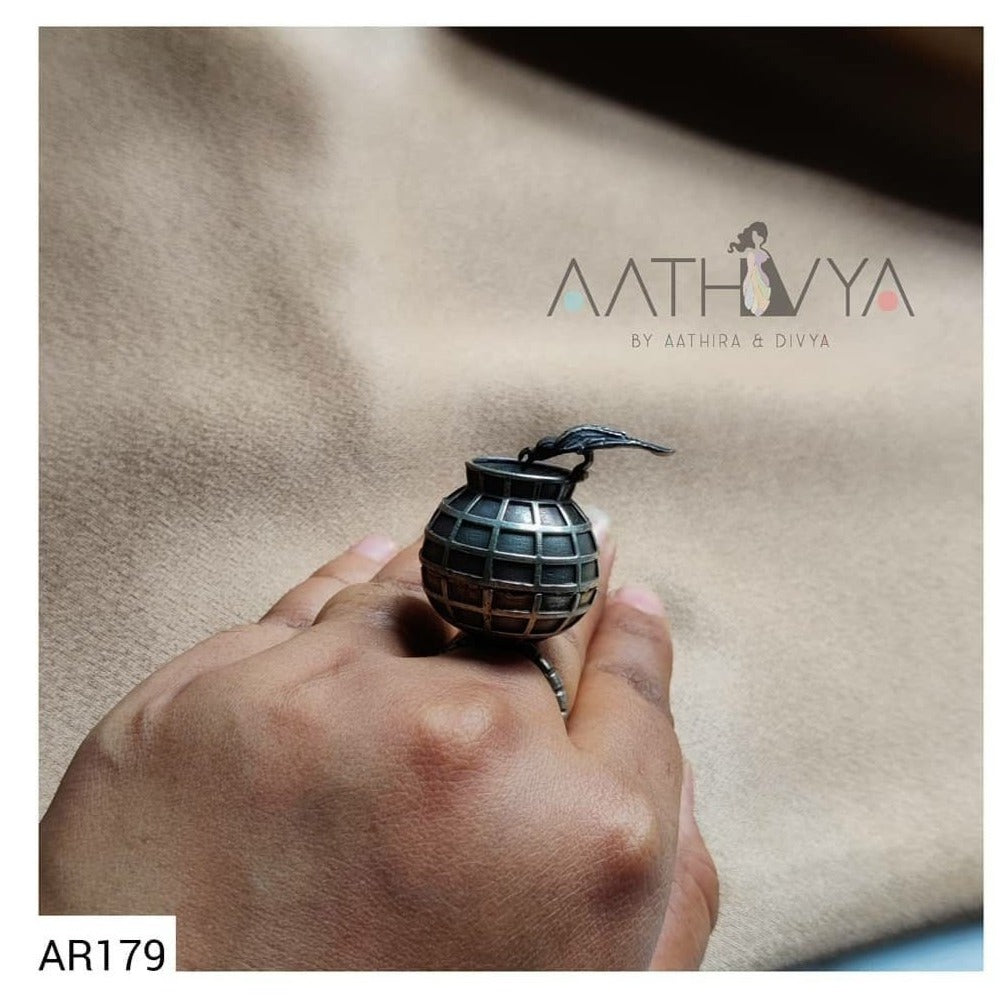 STATEMENT FINGER RING - AR179