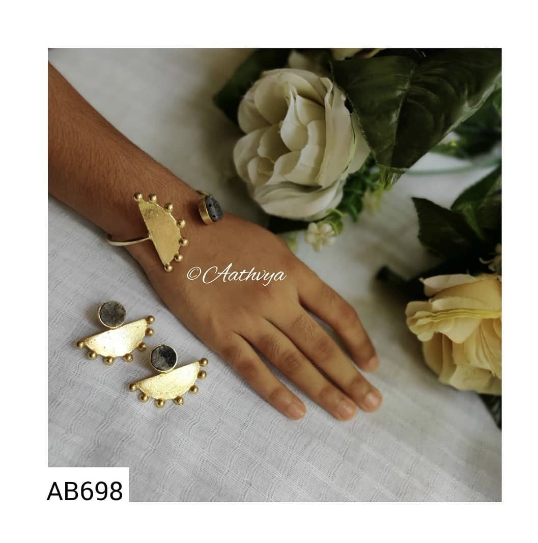 HANDCUFF & EARRING COMBO - AB698