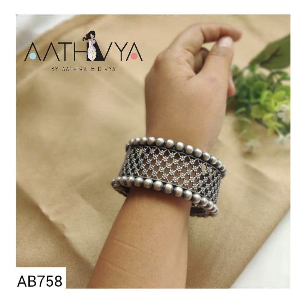 AB758