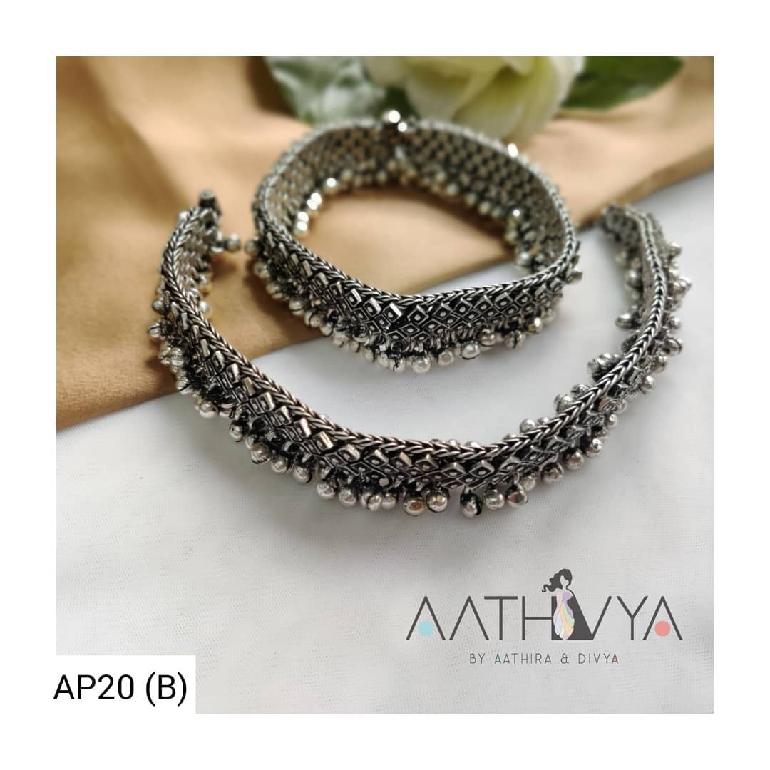 SILVER LOOKALIKE GHUNGROO ANKLETS - AP20 (B)