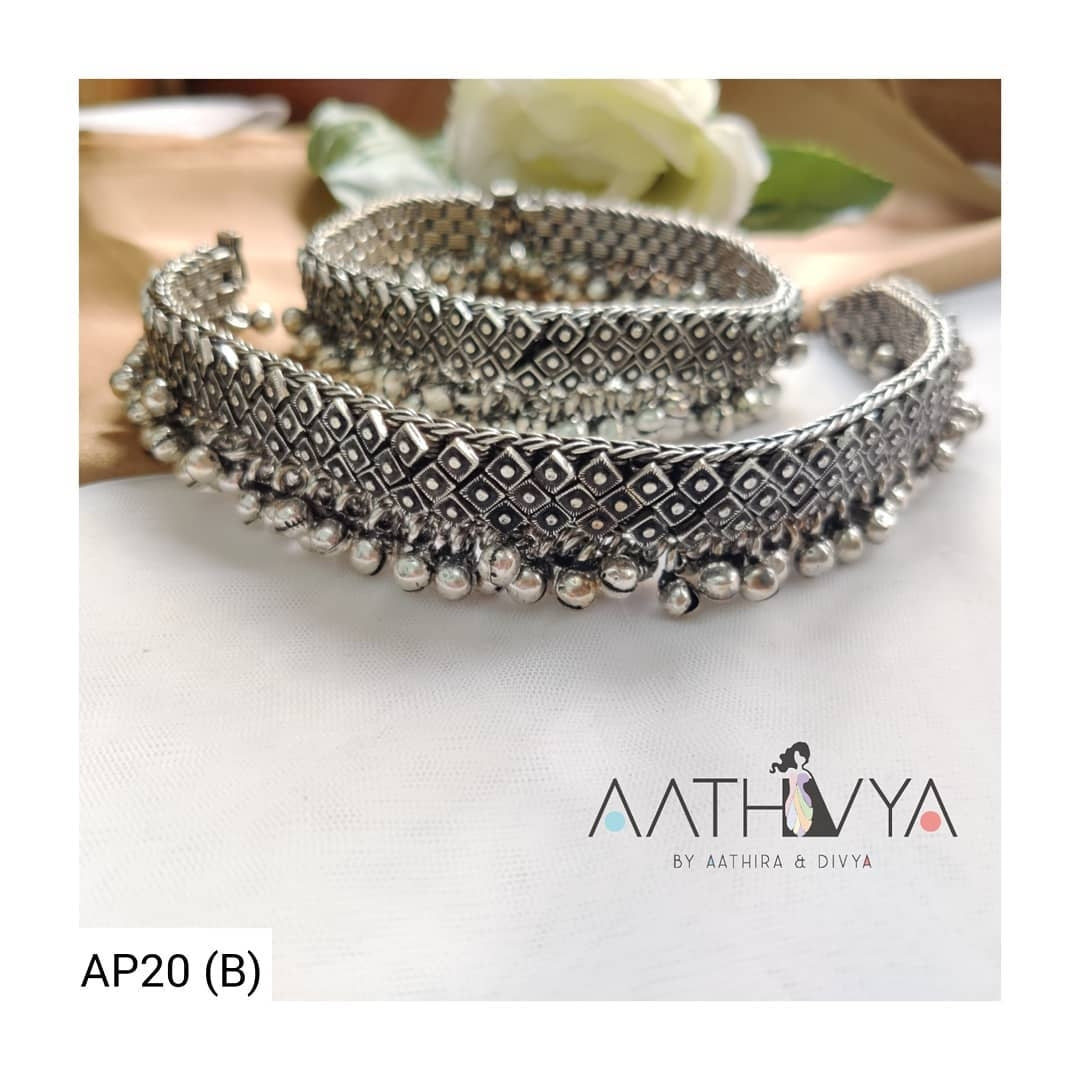 SILVER LOOKALIKE GHUNGROO ANKLETS - AP20 (B)