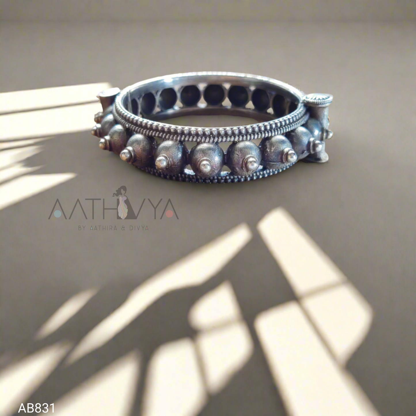 BALL SPIKED KADA - AB831