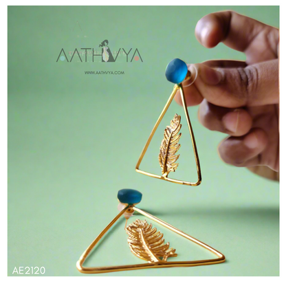 TRIANGULAR FEATHER EARRING - AE2120