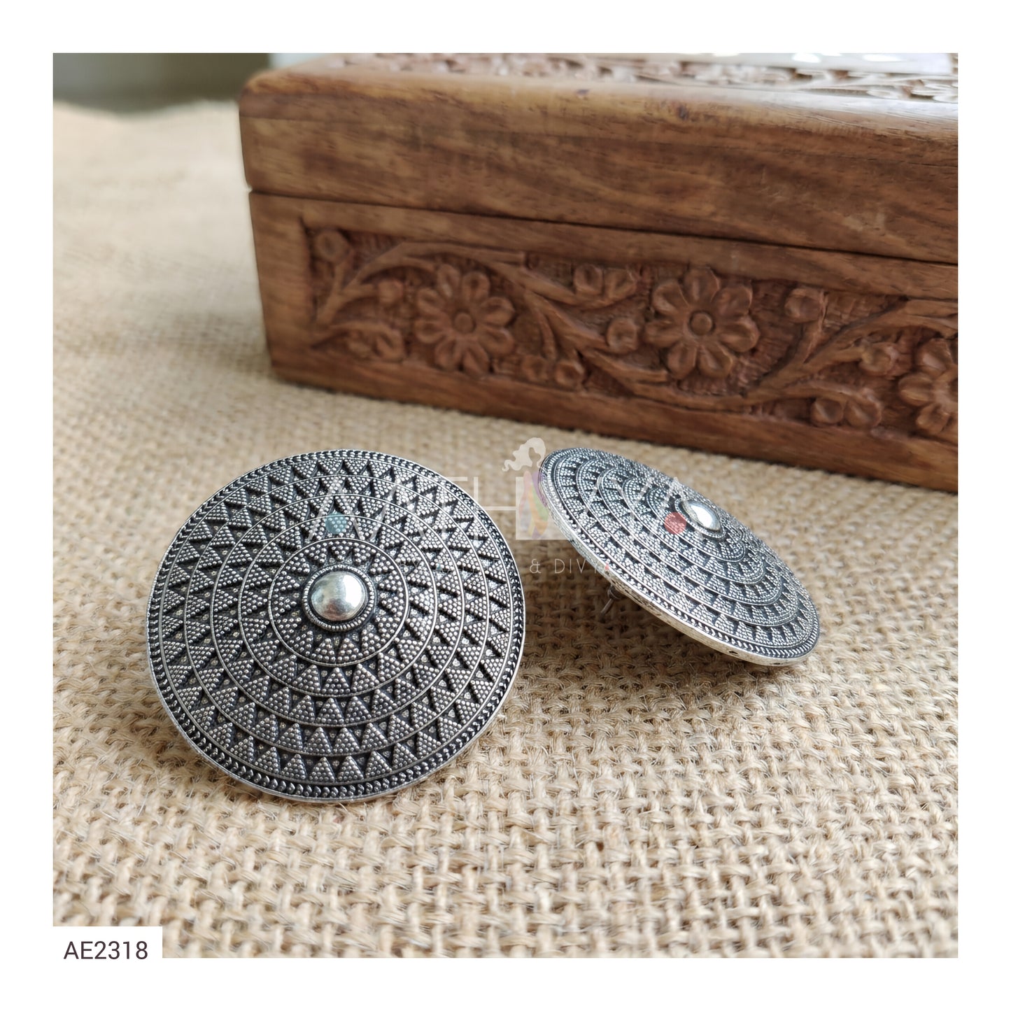 AE2381 - OVERSIZED STUDS