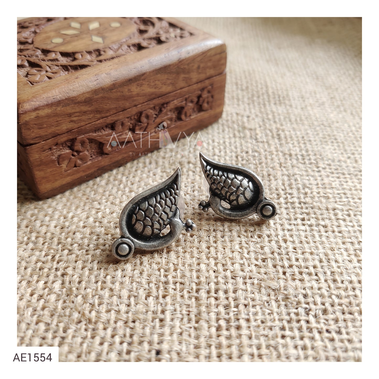 AE1554 - PEACOCK STUDS