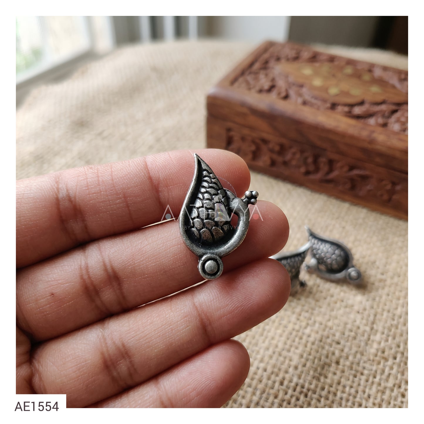 AE1554 - PEACOCK STUDS