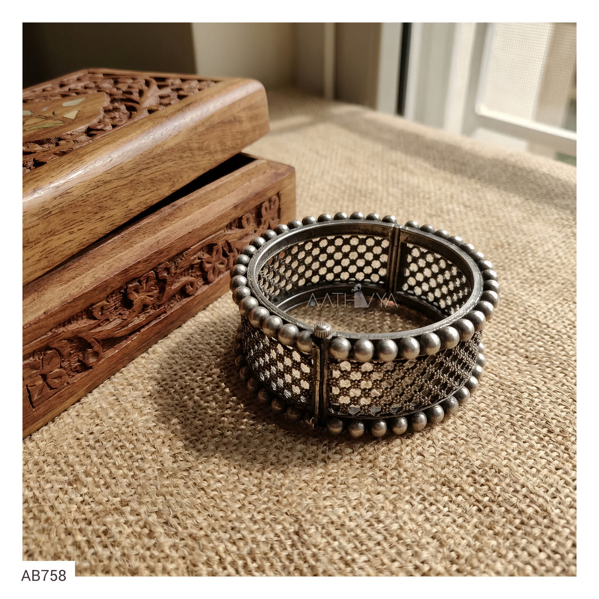SILVER JALI HANDCUFFS - AB758