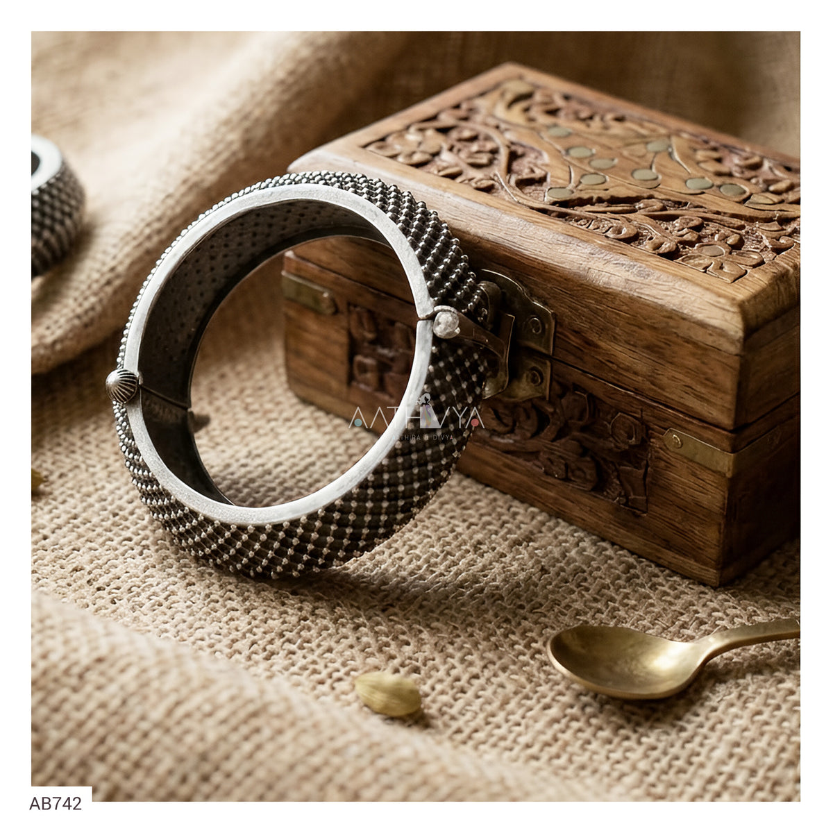 SILVER DOTTED BANGLE - AB742