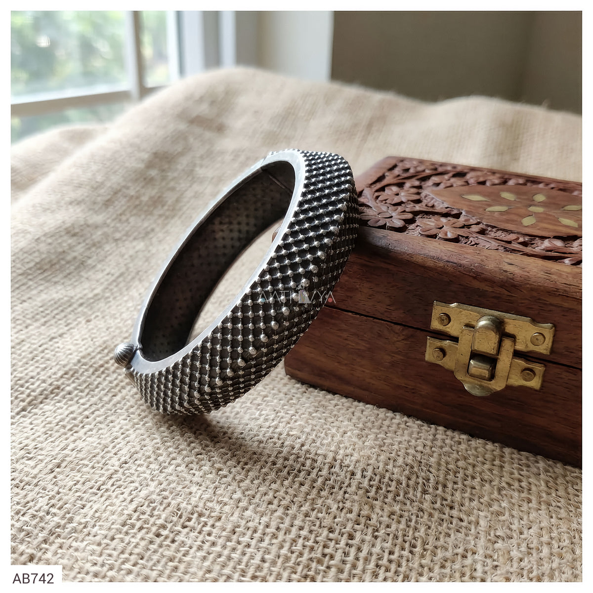 SILVER DOTTED BANGLE - AB742