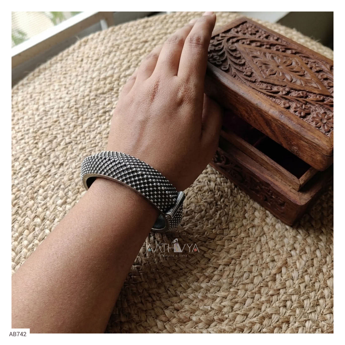SILVER DOTTED BANGLE - AB742