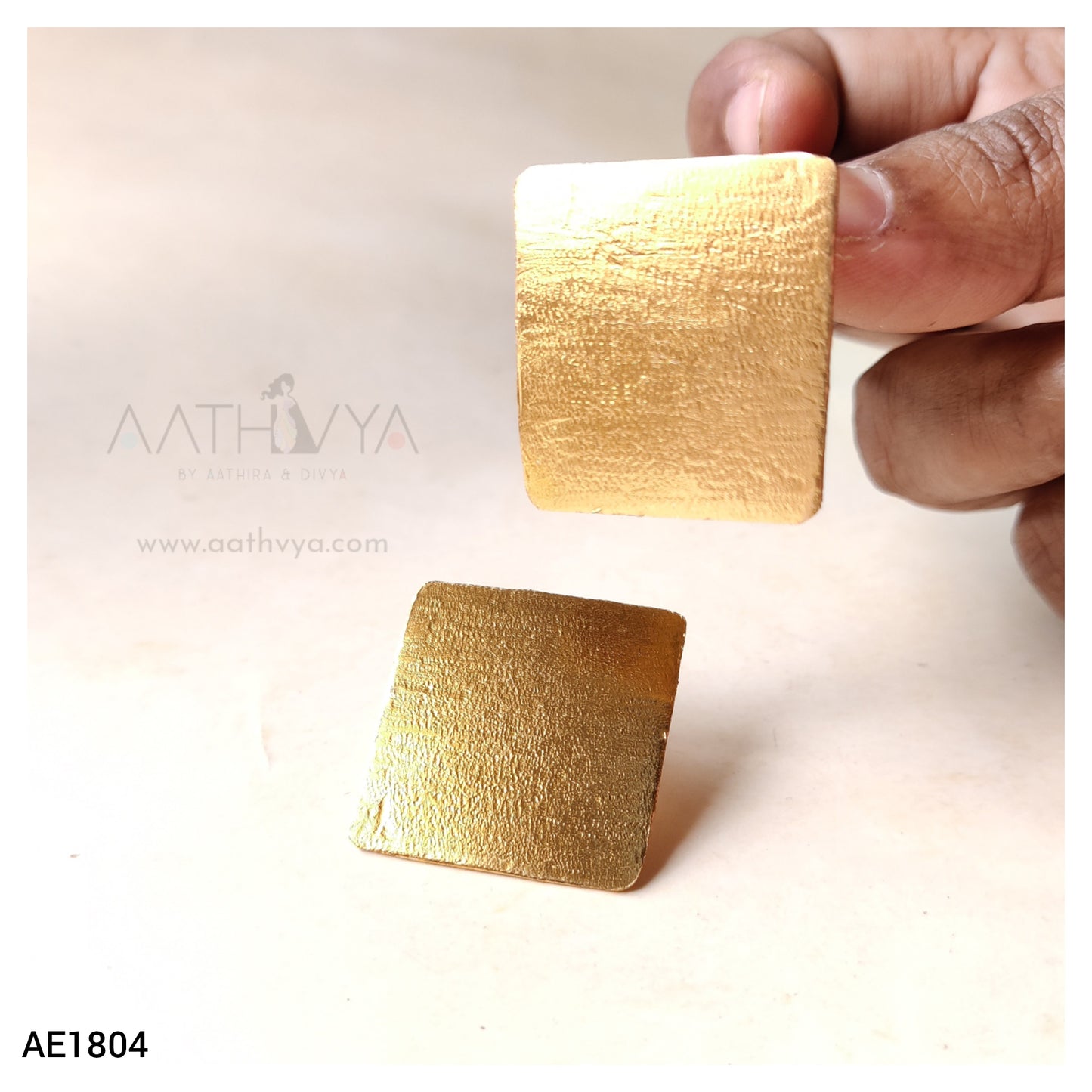 TEXTURED SQUARES - AE1804