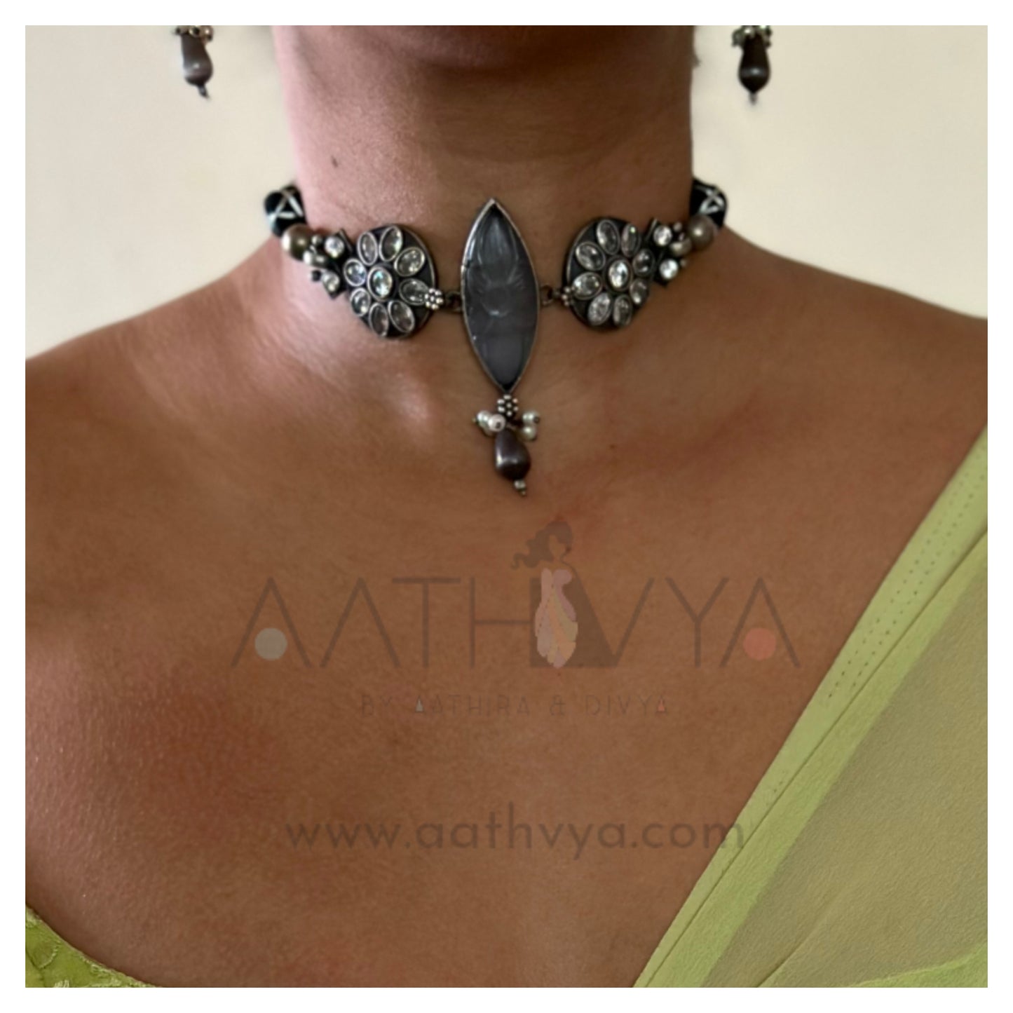 CARVED NATURAL STONE CHOKER - AN2179