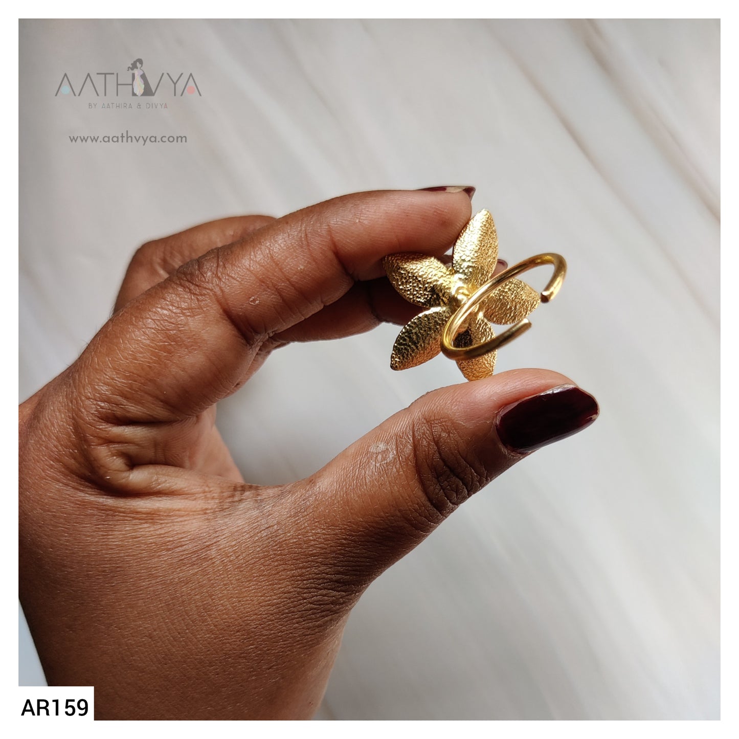 STONE CENTRIC FLOWER RING - AR159