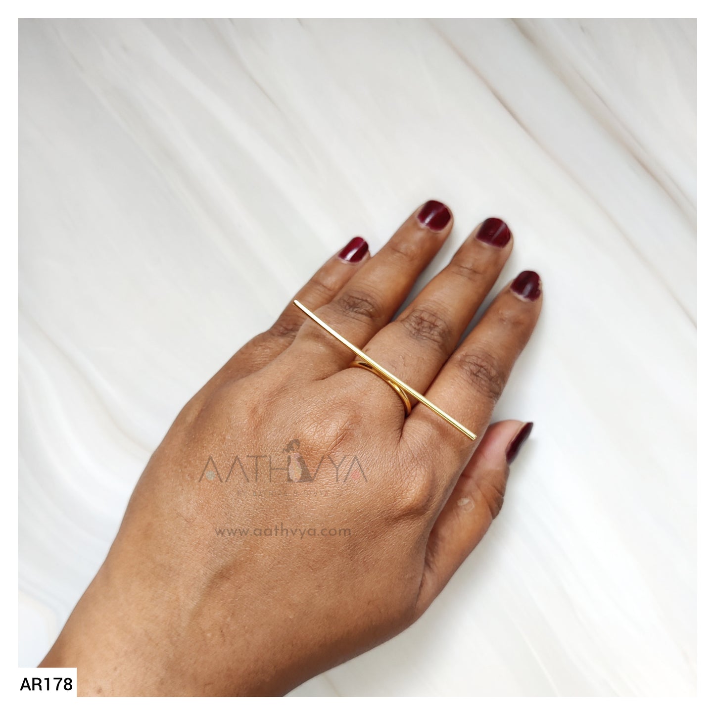 MINIMALISTIC HORIZONTAL LINED RING - AR178
