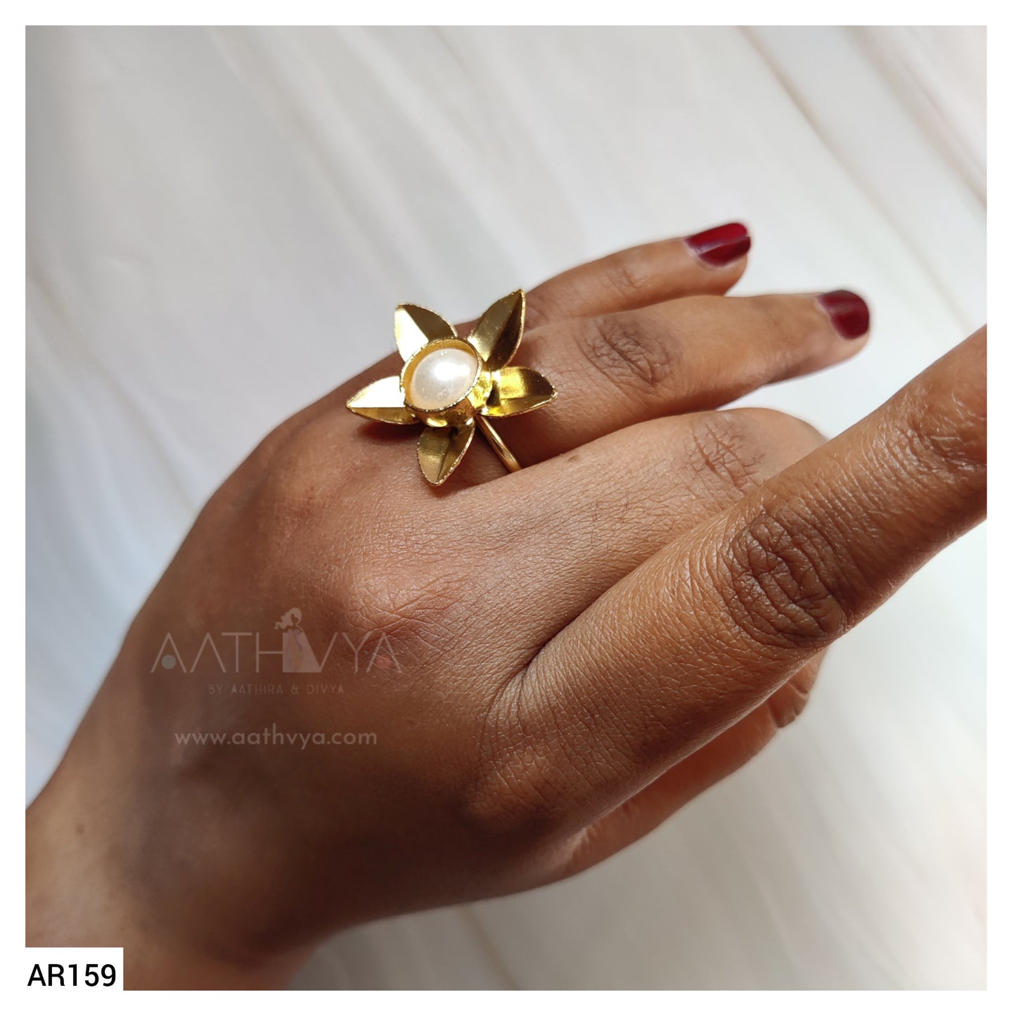 STONE CENTRIC FLOWER RING - AR159