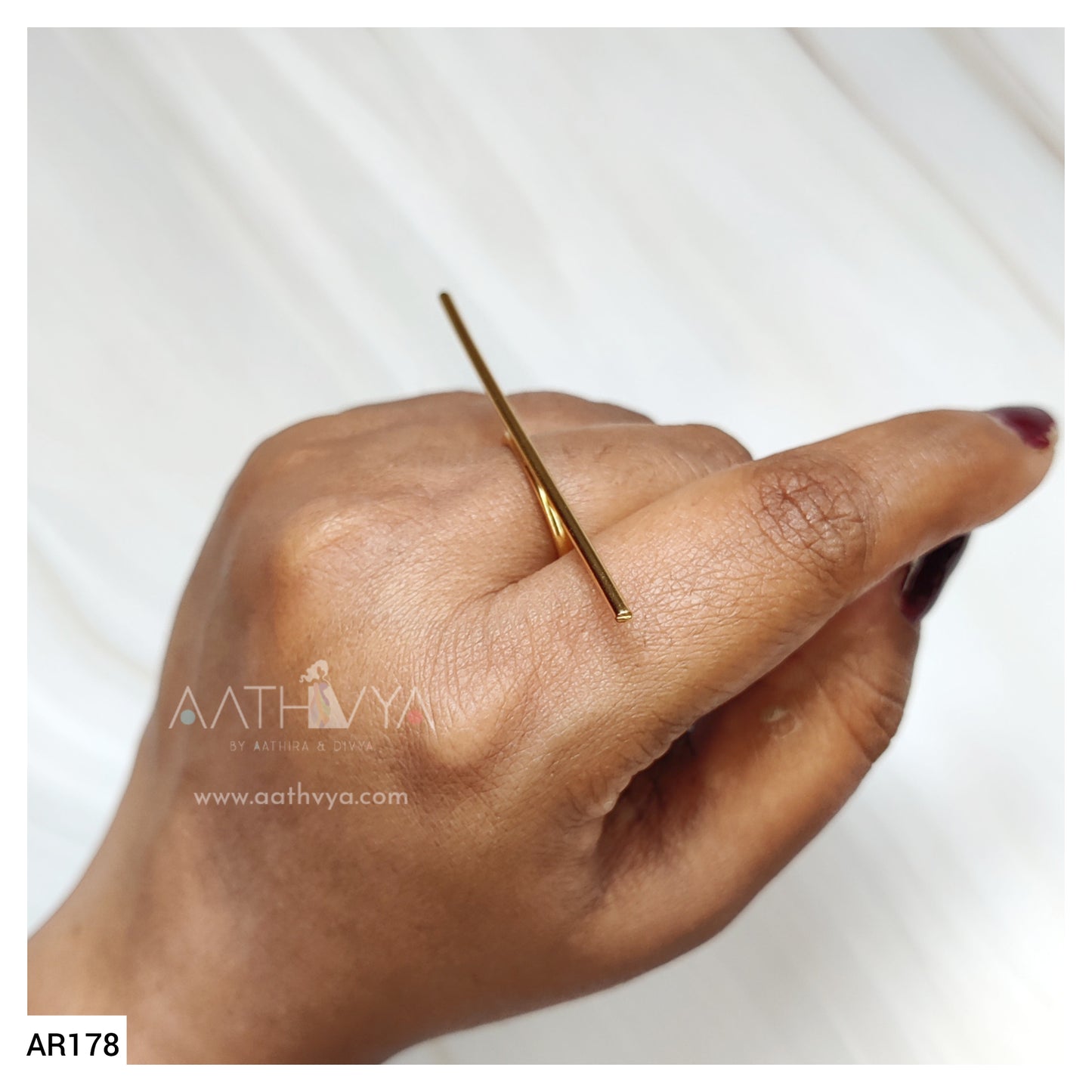 MINIMALISTIC HORIZONTAL LINED RING - AR178