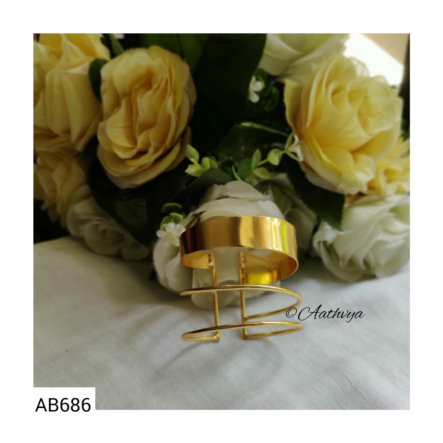 CONTEMPORARY BRASS HANDCUFFS - AB686