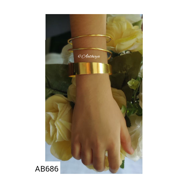 CONTEMPORARY BRASS HANDCUFFS - AB686