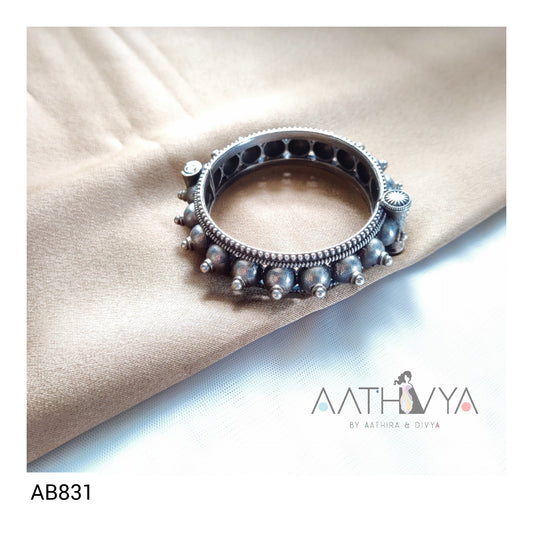 BALL SPIKED KADA - AB831
