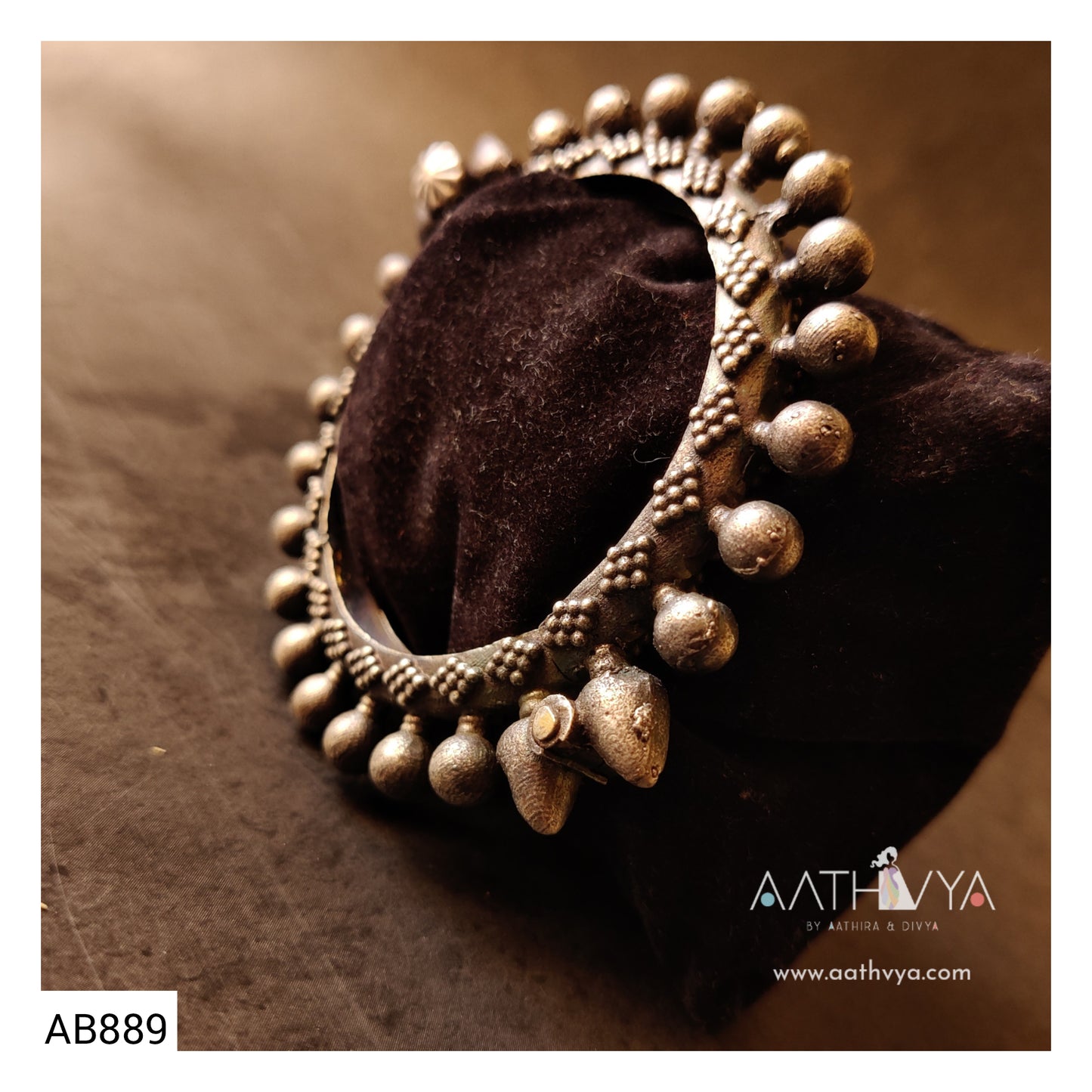 AB889