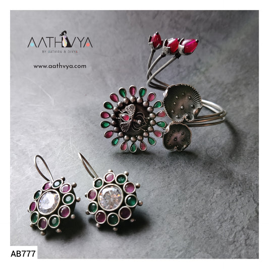 STATEMENT HAND CUFFS & EARRINGS - AB777