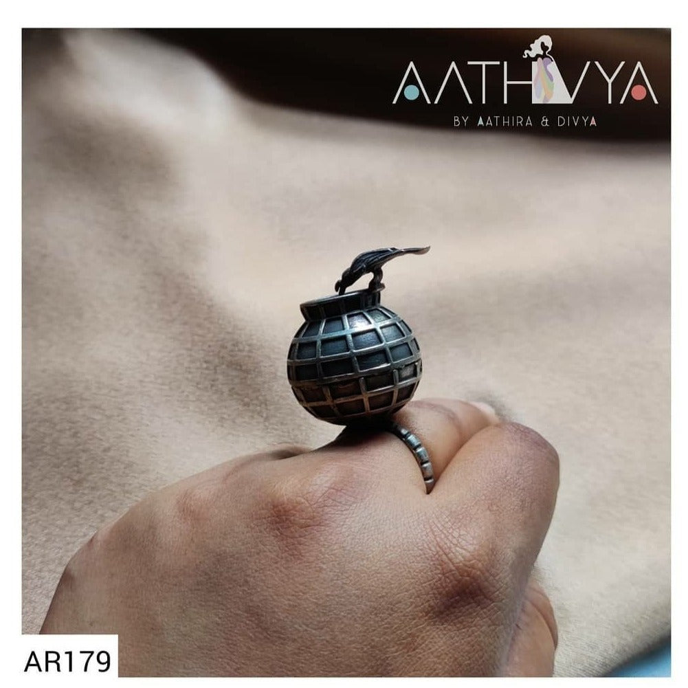 STATEMENT FINGER RING - AR179
