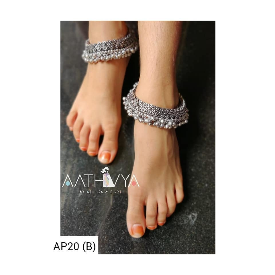 SILVER LOOKALIKE GHUNGROO ANKLETS - AP20 (B)